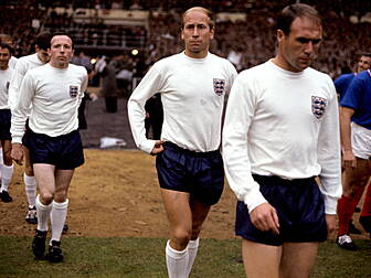 Sir Bobby Charlton diagnosed w...